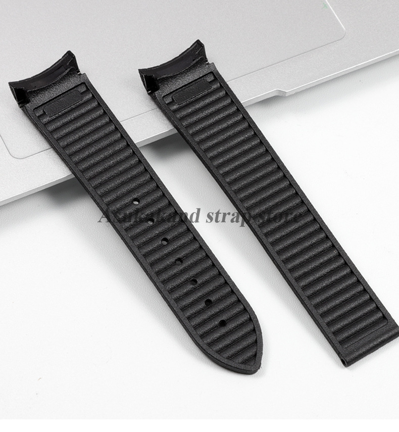 Cinturino in gomma siliconica  - Omega Watch Seamaster recensione e prezzo