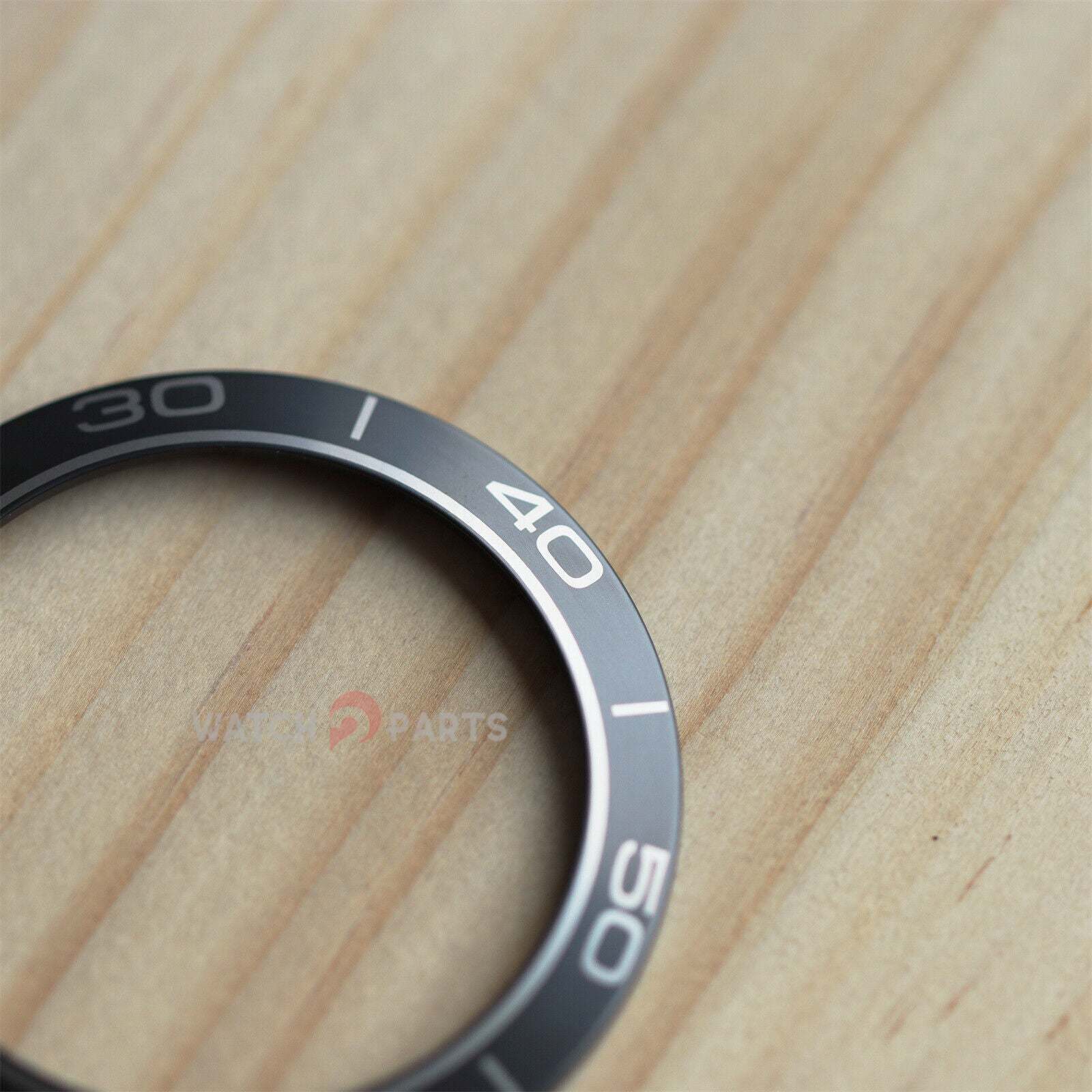 Guarda la lunetta in ceramica  - Omega Watch Seamaster recensione e prezzo