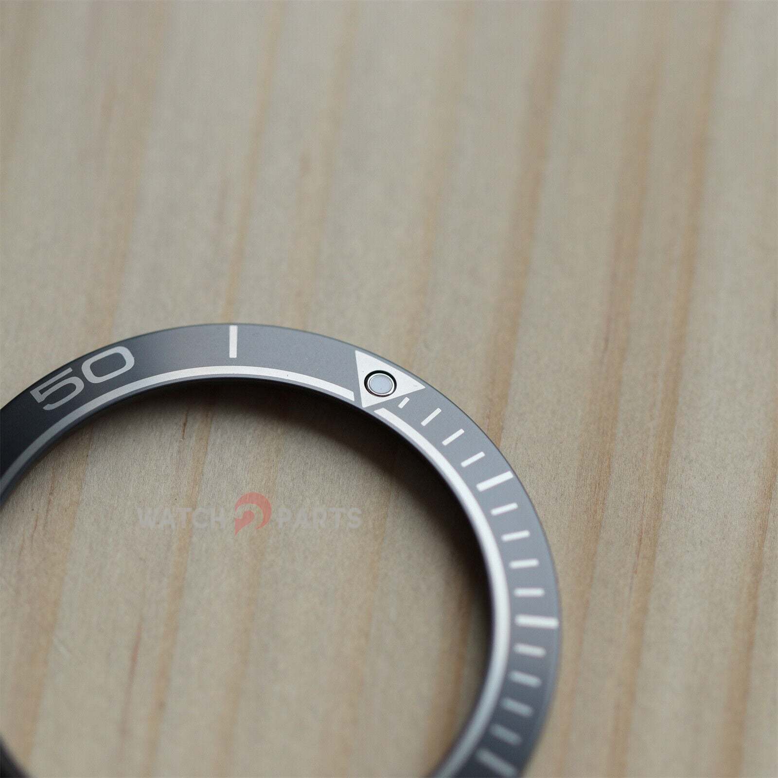 Guarda la lunetta in ceramica  - Omega Watch Seamaster recensione e prezzo